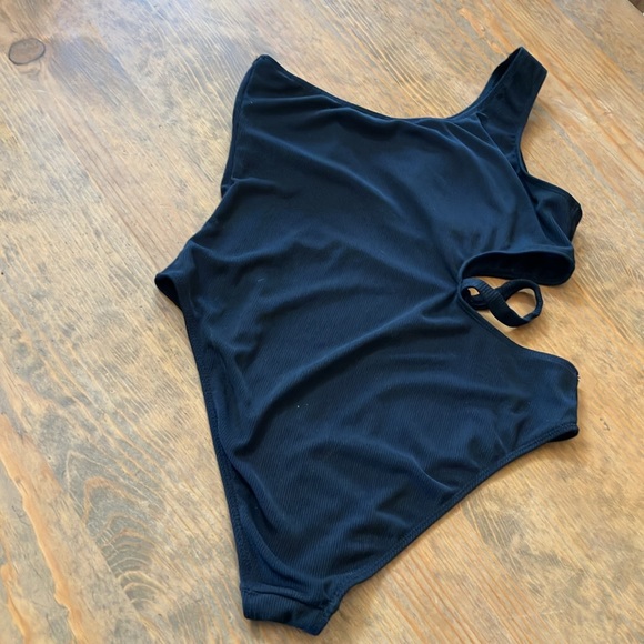 Refuge Xl/tall one piece swimsuit w one shoulder strap, lined w/ padded bra. - Picture 4 of 11